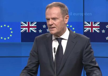 Sri Lanka attacks: Mass funerals held as nation mourns