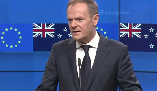 Sri Lanka attacks: Mass funerals held as nation mourns